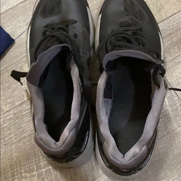 Size 8 Nike volleyball shoes! - Picture 7 of 8